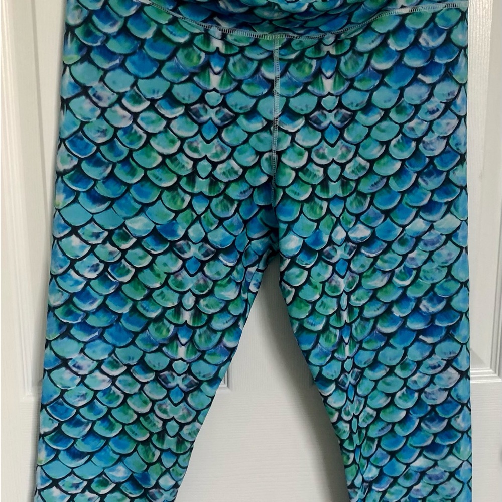 Colorful Couture X-Large athletic crop pants